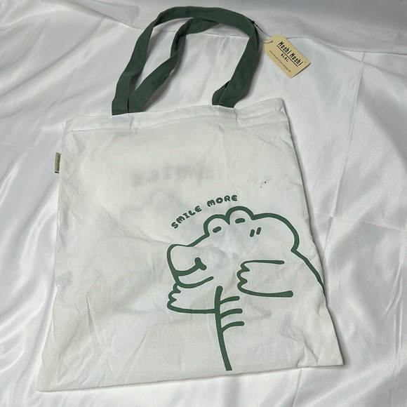 🐼 3/$25 moshi moshi SMILE canvas alligator tote - Picture 3 of 4